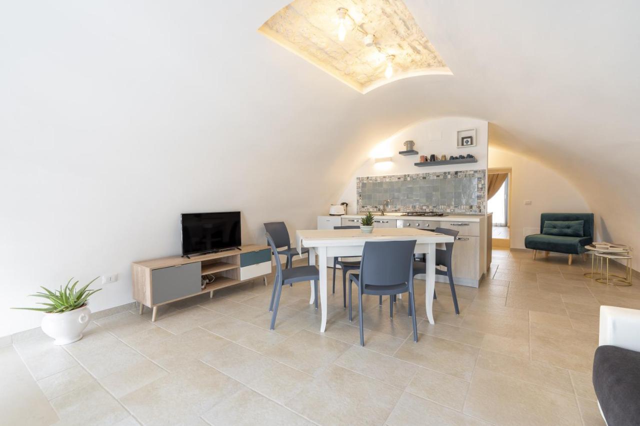 Suite La Scala Del Borgo Cisternino Exterior foto
